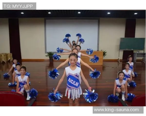 足球明星跳小男孩舞蹈大秀精彩舞技引爆全场网友热议